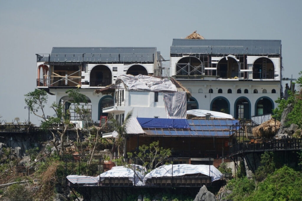 Đảo Cát Bà đón khách trở lại sau bão Yagi