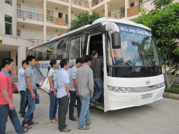 Thuê Xe Đưa Đón Nhân Viên – Lợi Ích Doanh Nghiệp